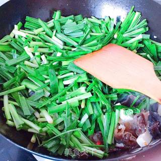 Stir-fried Fungus with Chives and Tofu recipe