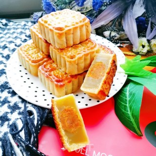 Mooncake with Lotus Seed Paste and Egg Yolk recipe