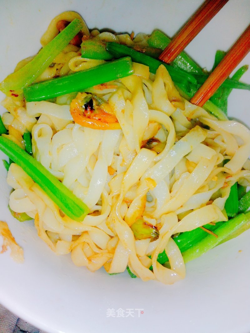Celery Mussel Dried Fried Noodles recipe