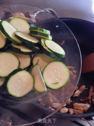 Stir-fried Melon with Chicken Thigh recipe