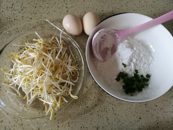 Bean Sprouts and Egg Rice Noodles recipe