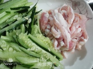 Fried Pork Tendon with Cucumber recipe