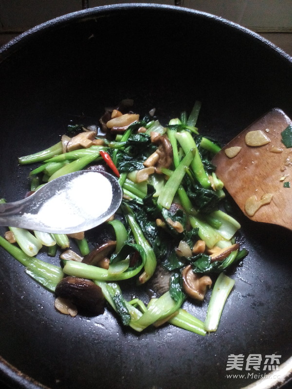 Stir-fried Rape with Mushrooms recipe