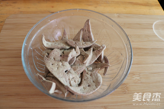 Stir-fried Parsley with Pork Liver recipe