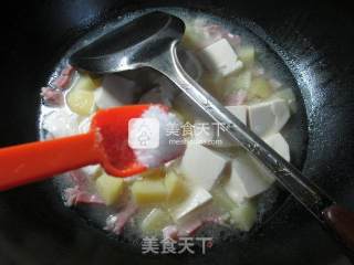 Boiled Tofu with Bacon and Potatoes recipe