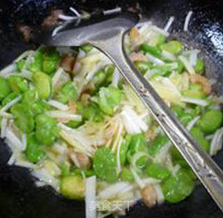 Stir-fried Broad Beans with Leek Sprouts recipe