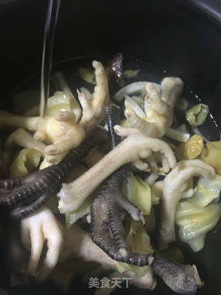 Braised Chicken Feet with Coconut Flower recipe