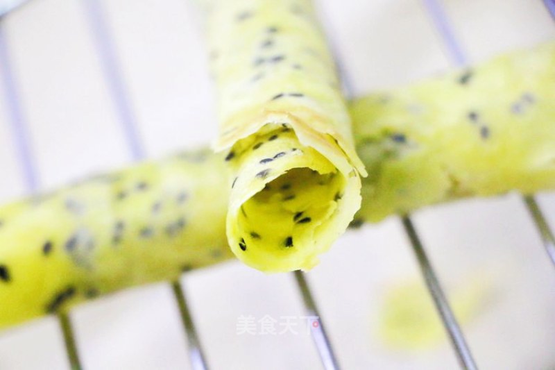 Sesame Egg Roll Baby Food Supplement, Egg + Milk + Cooked Black Sesame recipe