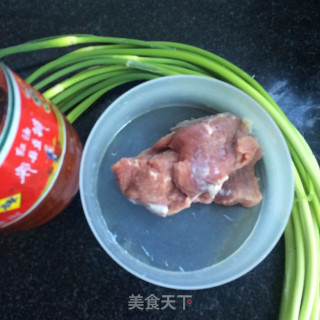 Stir-fried Diced Beef with Garlic Moss recipe