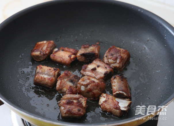 Pan-fried Spicy Spare Ribs recipe