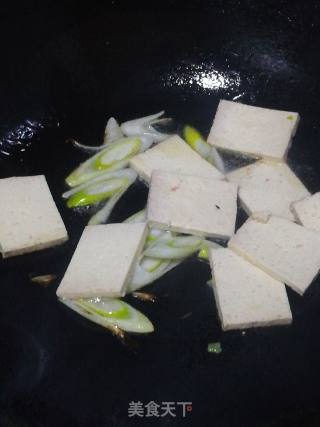 Stir-fried Tofu with Black Bean Sprouts recipe