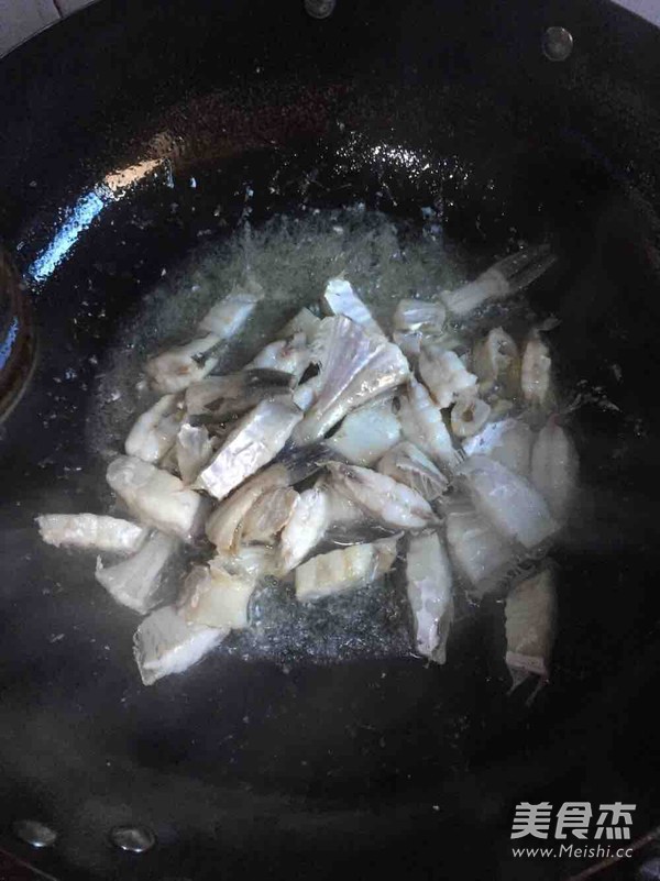 Dry Burned Fish recipe