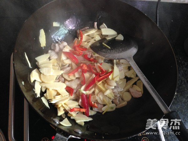 Stir-fried Pork with Winter Bamboo Shoots recipe