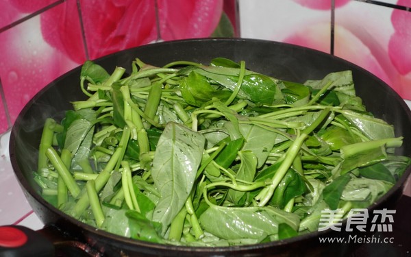 Vegetarian Stir-fried Water Spinach recipe