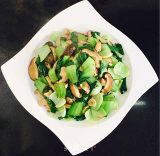 Stir-fried Shanghai Green with Mushrooms and Vegetables recipe