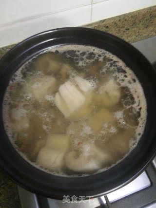 Bone Meat and Lotus Root Soup recipe