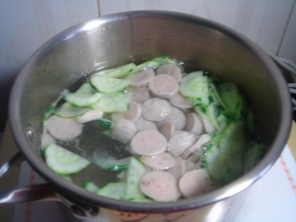 Cucumber Seaweed Meatball Soup recipe
