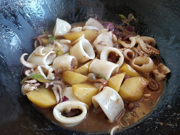 Braised Squid with Potato Sauce recipe