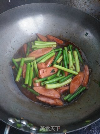 Stir-fried Ham Sausage with Garlic Moss recipe