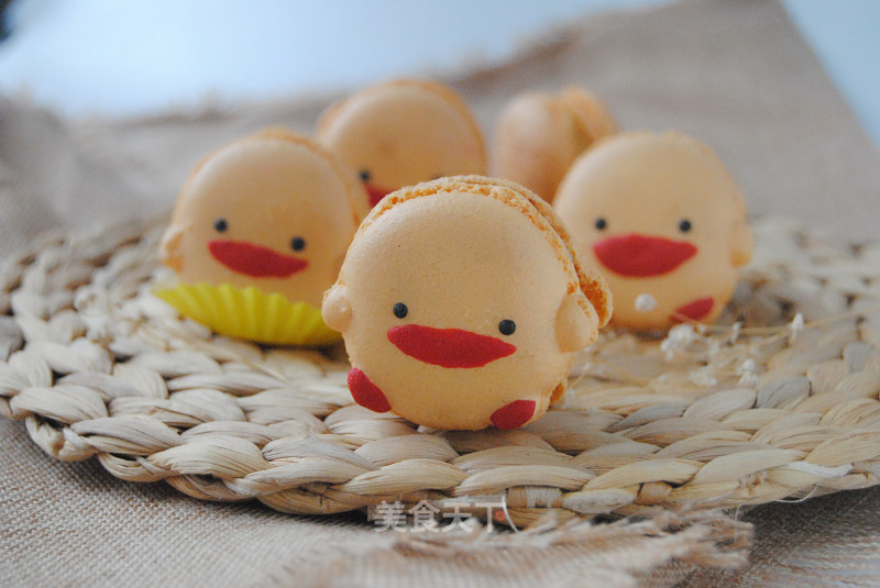 #柏翠大赛#little Yellow Duck Macaron recipe