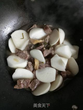 #御寒美食# ~ Beef Stewed with Radish recipe