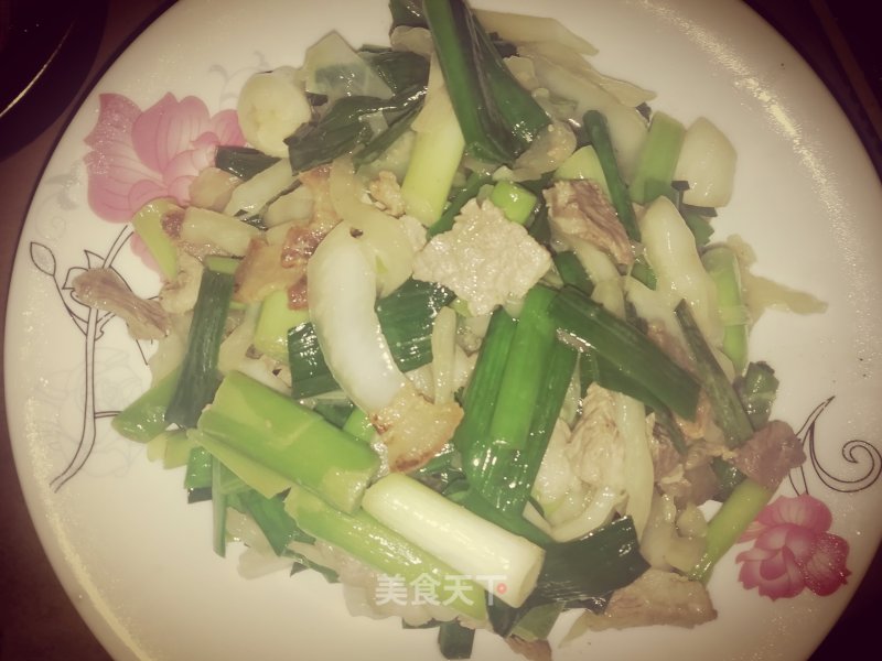 Stir-fried Pork with Cabbage Stems and Garlic Sprouts
