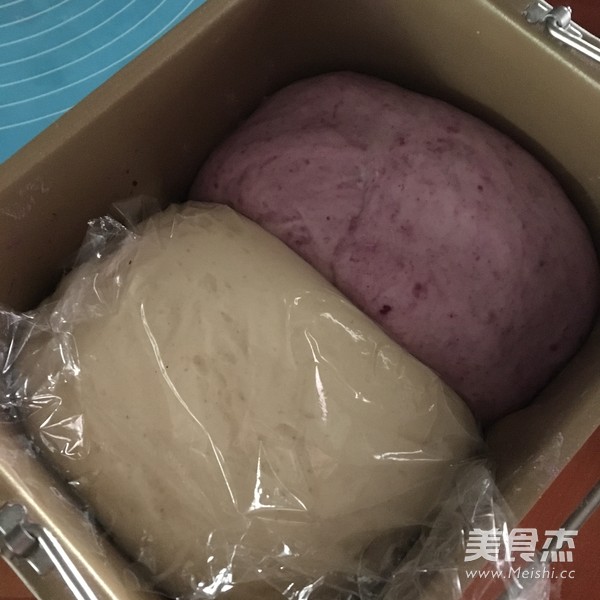 Purple Sweet Potato Two-color Steamed Buns recipe