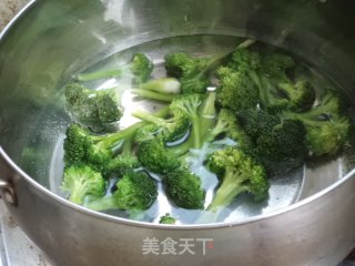 Broccoli with Peanuts recipe