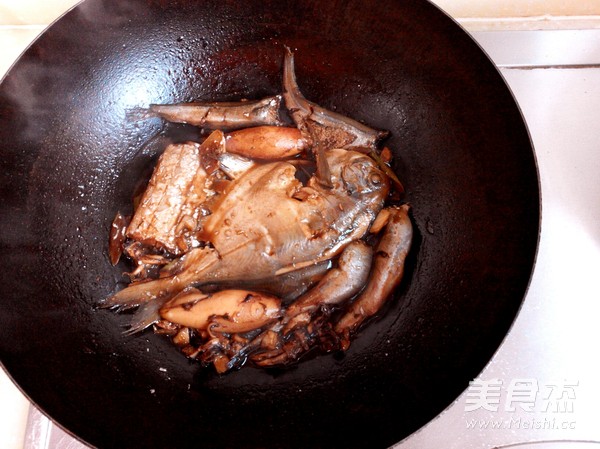 Soy Pot Mixed Fish recipe