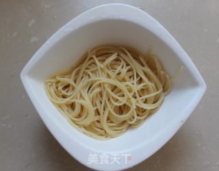 Food in Spring---【black Garlic Spinach Pasta】 recipe