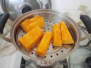 Pumpkin Hydrangea Honey Bean Buns recipe