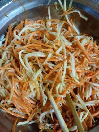 Two-color Radish Strips in Cold Dressing~green Radish and Carrot in Cold Dressing recipe