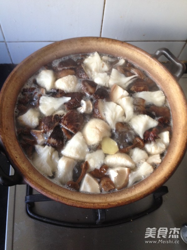 Spare Ribs Mushroom Soup recipe