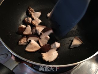 Stir-fried Gluten with Shiitake Mushrooms recipe