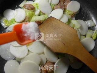 Stir-fried Rice Cake with Spicy Sausage and Cabbage recipe