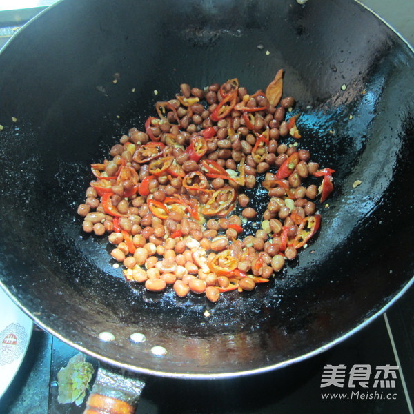 Spicy Fried Peanuts recipe