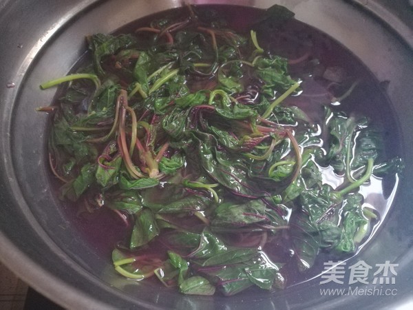 Fish Soy Sauce with Red Mustard Greens recipe