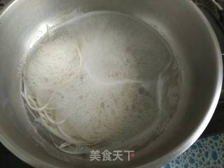 Enoki Mushroom Fried Noodle recipe