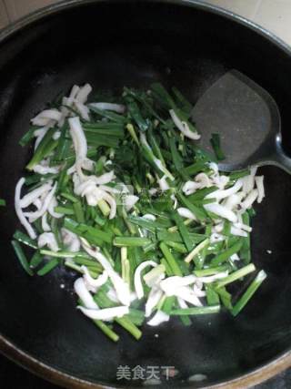 Stir-fried Chives with Shredded Cuttlefish recipe