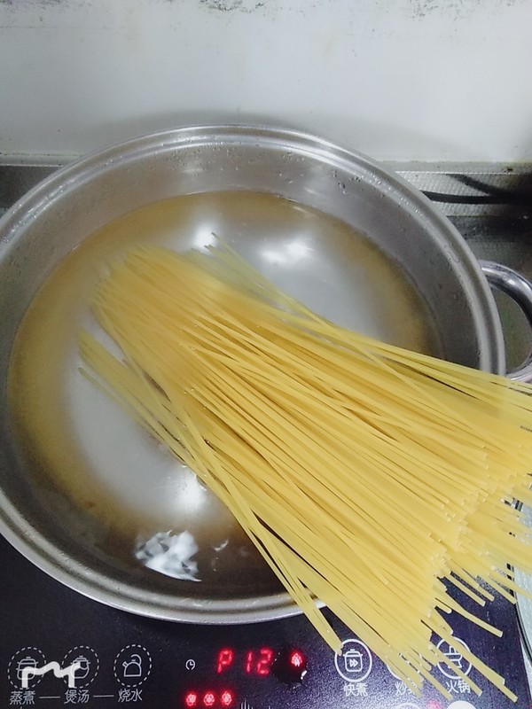 Spaghetti with Tomato Sauce recipe