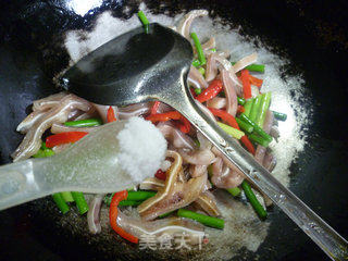 Stir-fried Pork Ears with Garlic Stalks recipe