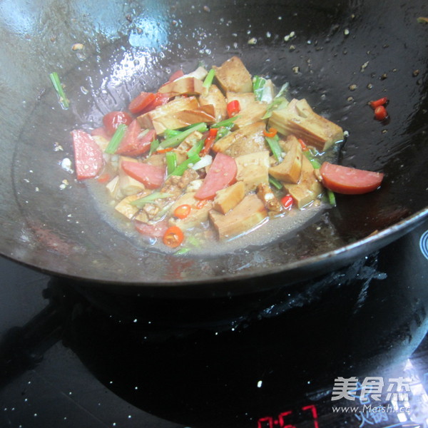 Grilled Sausage with Spiced Dried Celery recipe