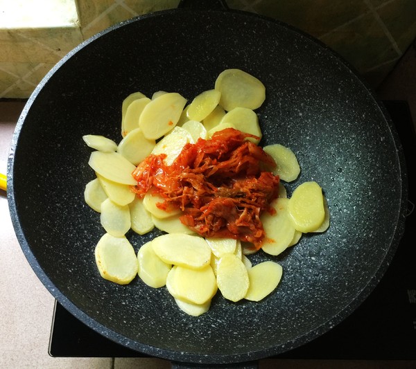 Stir-fried Spicy Cabbage with Potatoes recipe