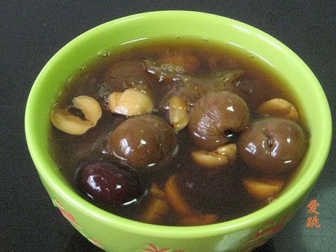 Tremella, Lotus Seed, Red Date and Longan Soup recipe