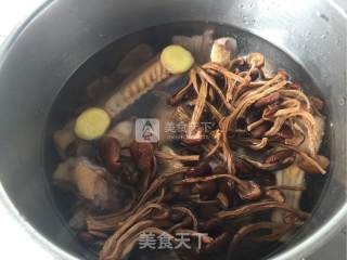 【stewed Muscovy Duck with Tea Tree Mushroom】 recipe