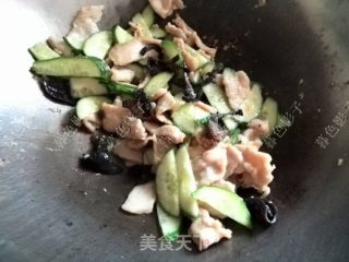 Stir-fried Meat Fungus Melon Slices recipe