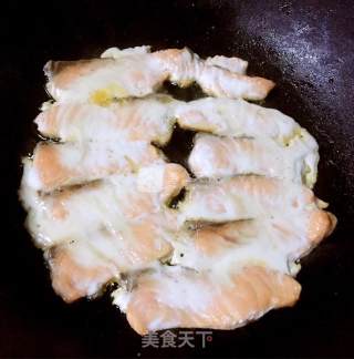 Pan-fried Salmon with Black Pepper recipe