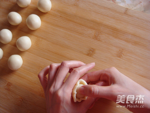 Creative Chinese Pastry Red Plum Primula recipe