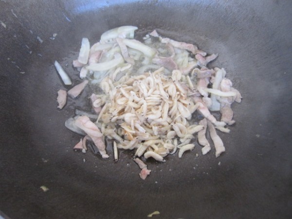 Stir-fried Shredded Potatoes with Shredded Pork and Shrimp Skin recipe