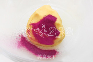 Five-color Taoshan Red Bean Paste Mooncakes recipe